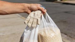 把每一根电线都整齐地绕