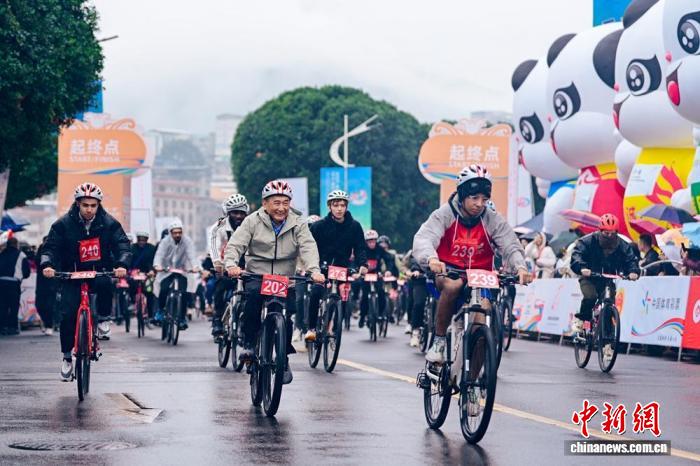 一带一路驻华使节乐山骑行赛点燃国际体育交流