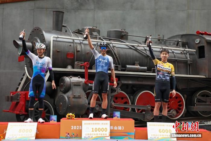 一带一路驻华使节乐山骑行赛点燃国际体育交流