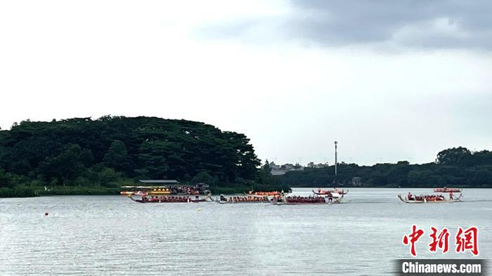 国际龙舟赛上演巅峰对决 诚峻队力压马来西亚队