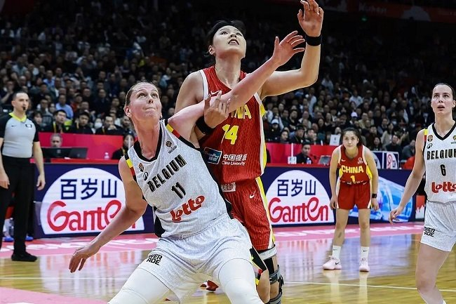 中国女篮世预赛力克巴西锁定世界杯席位，战术