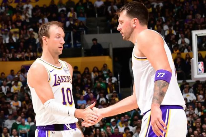 湖人双核爆发逆转森林狼 肯纳德助攻三分命中率