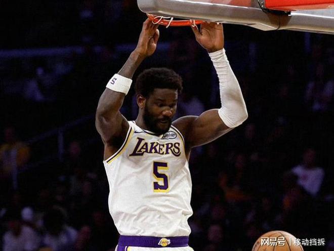 湖人双核闪耀击败尼克斯 东契奇里夫斯联手助队