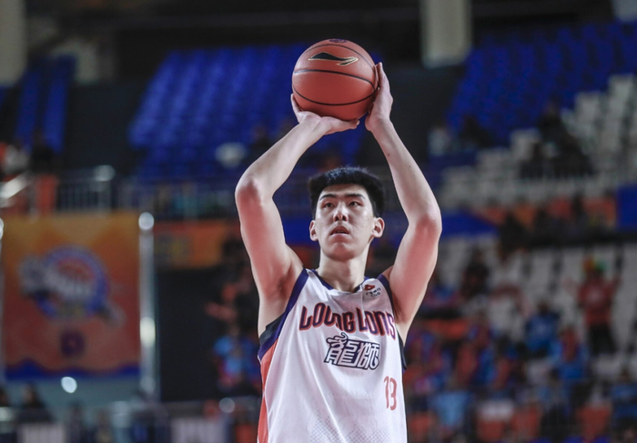 广州男篮大胜辽宁，徐昕威金顿联手击溃对手