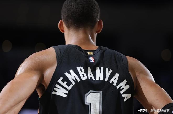 文班亚马26分13秒砍40+13+5助攻 刷新历史纪录