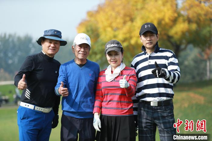 首届全球华人高尔夫精英巡回赛北京开幕 刘刚王